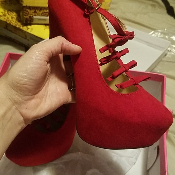 Heels - Picture 2 of 4